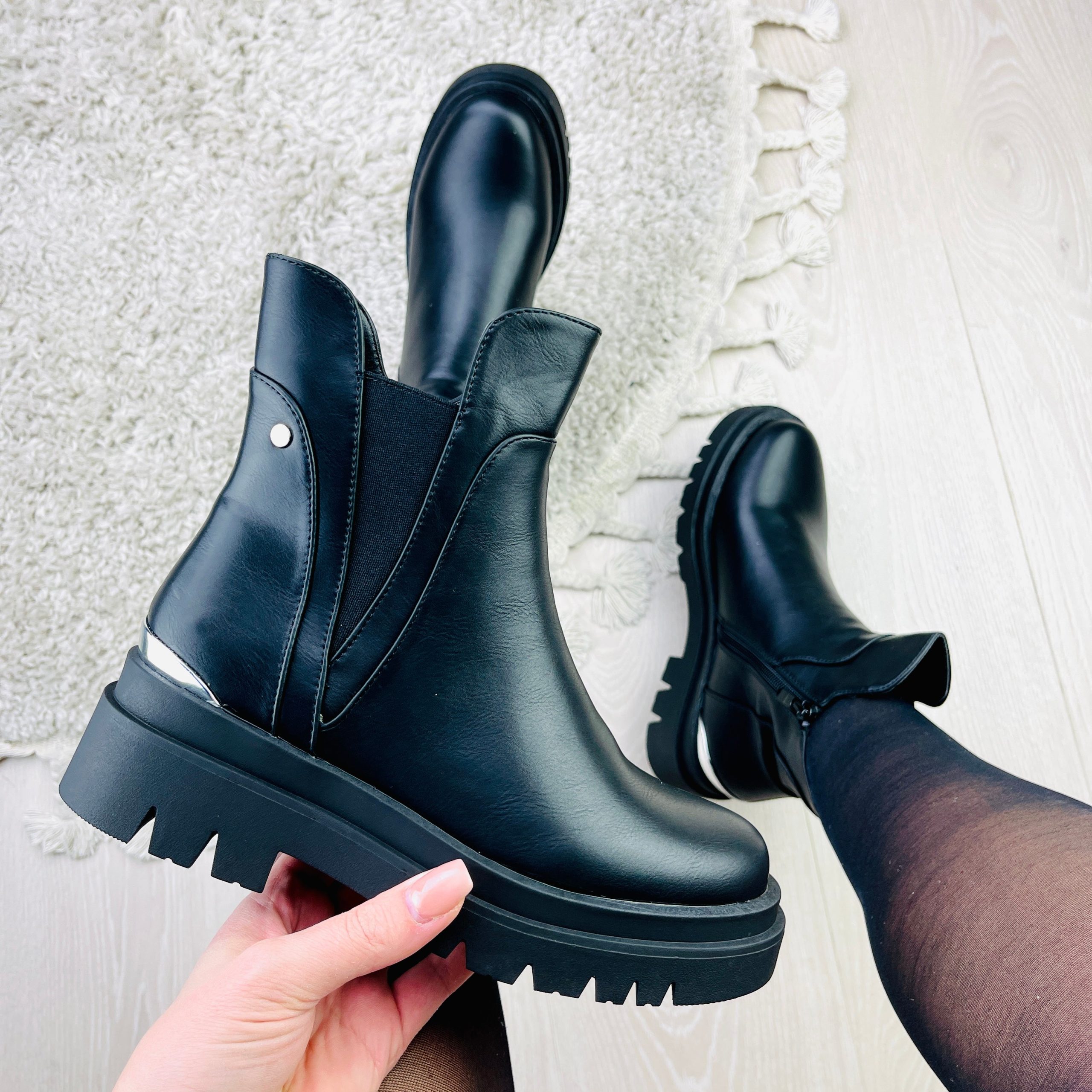 XannematBlack_b130613e-85e3-4b11-99b9-75eee389a40a-1 Lea | Elegante zwarte laarzen - Afbeelding 1